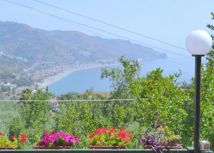 Bed and Breakfast La Via del Mare Taormina